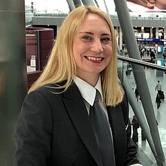 Julia Werner, Kapitänin Airbus A320 | Leader | Founder | Eurowings | Lufthansa Group | 100 Davos Women | WingsWomen